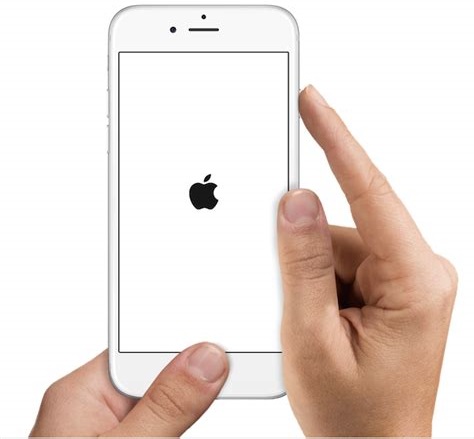 forzar reiniciar iPhone para arreglar el iPhone Restauración atascada