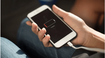 iPhone-mantes-showing-logo-using-carge 